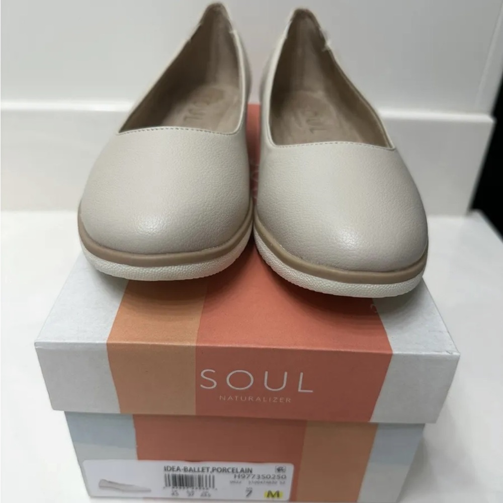 NWT Naturalizer Idea ballet flats in porcelain size 7
